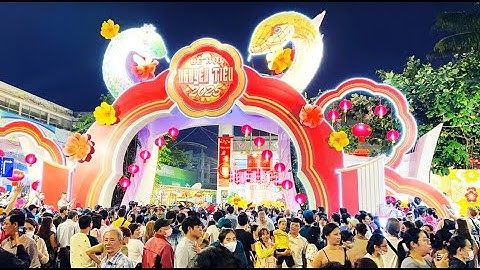 DIỄU HÀNH TẾT NGUYÊN TIÊU (TẾT THƯỢNG NGUYÊN) TẠI KHU VỰC CHỢ LỚN (QUẬN 5, TP. HỒ CHÍ MINH).