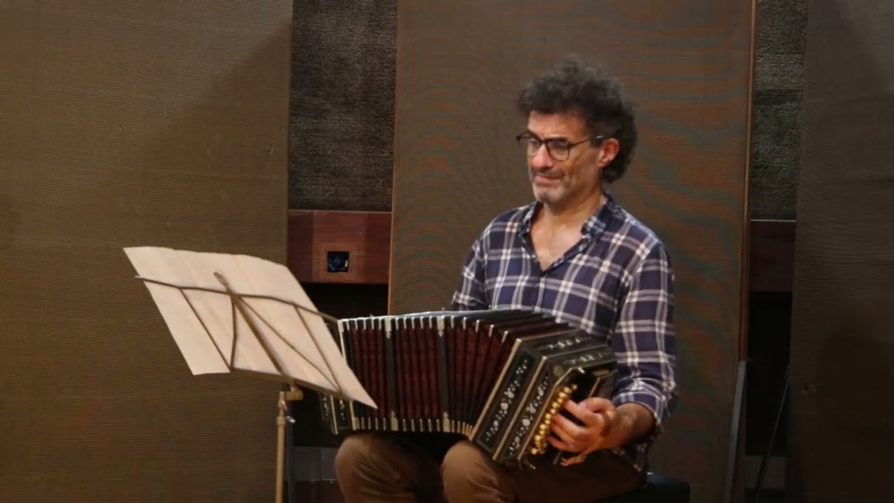 SUS OJOS SE CERRARON (C. Gardel) - Arrangement: B. Fingas - Bandoneon solo: Luis Caruana