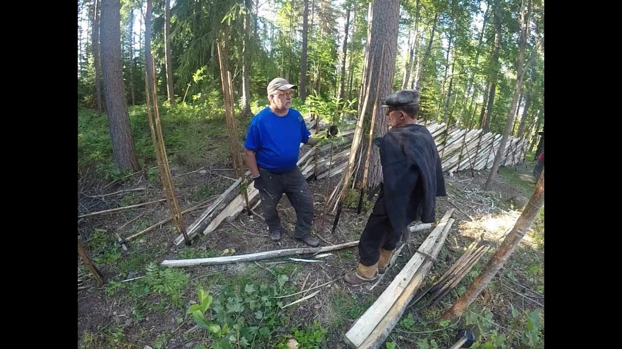 Erkki Kainulainen esittelee savolaisen perinneaidan tekoa @ Sonkajärven kotiseututalo 4.7.2022