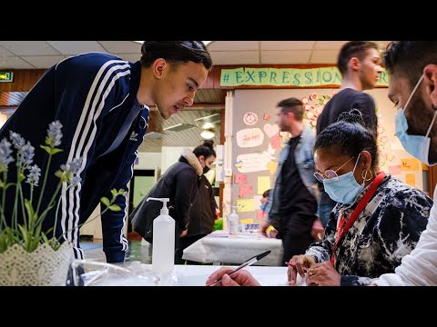 Cérémonie de la citoyenneté : les jeunes Villejuifois récupèrent leur première carte d'électeur