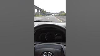 Story' WA IG nyetir mobil Avanza diwaktu siang hari lewat tol purbaleunyi