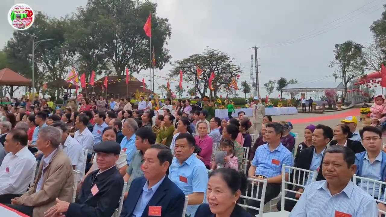 Toàn cảnh buổi lễ khai mạc lẽ là hội từ thức 2026