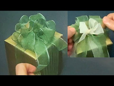 How to make a big holiday bow on a gift box 