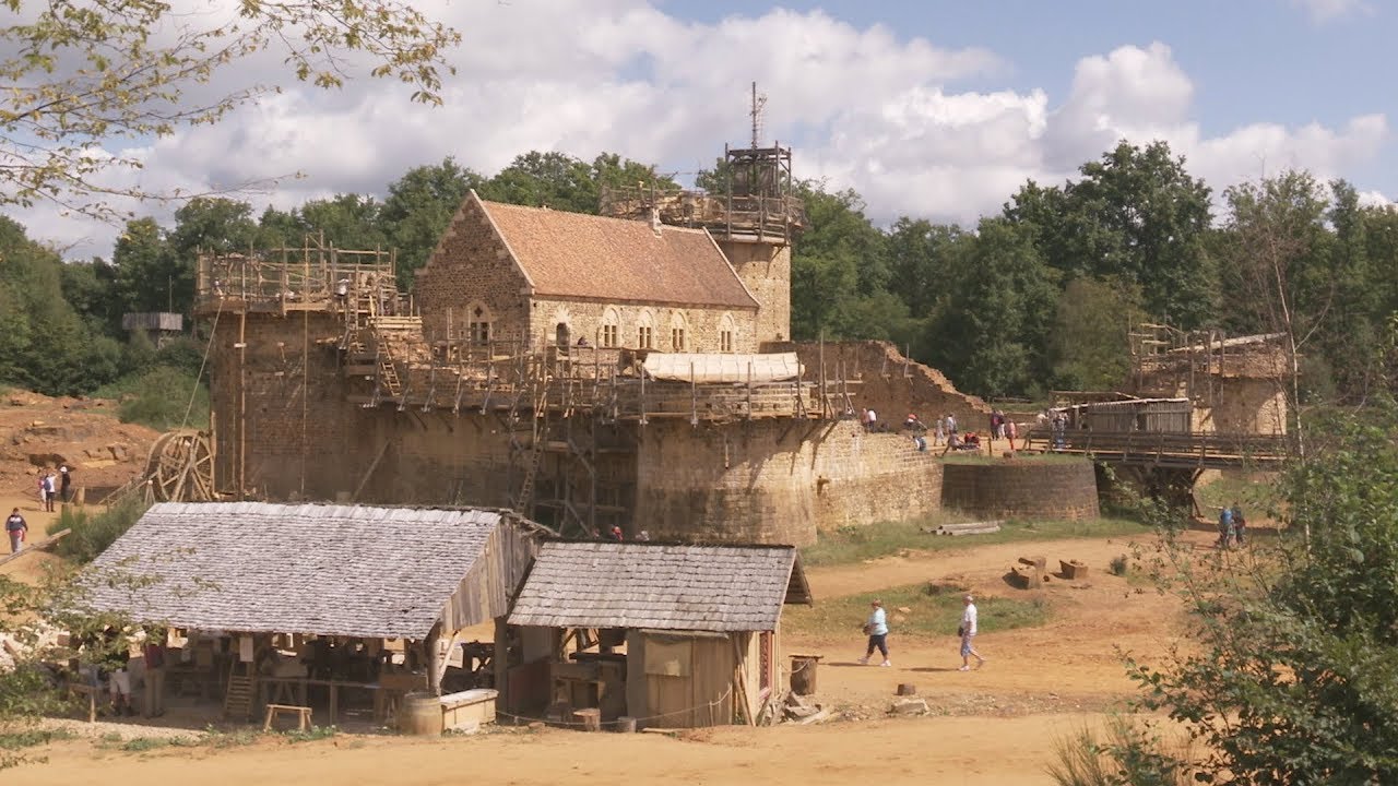 Guédelon, un château médiéval en construction (mai>novembre) • bao