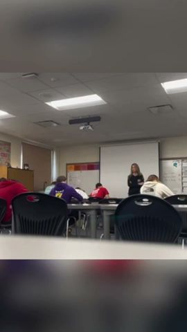 This high school teacher tricked her students 😂👏