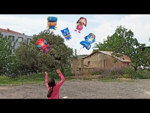 Melisa Parkta Uçan Balonları Elinden Kaçırdı Uçan Balonlar Havaya Uçtu | Funy Kids Video