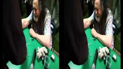 Richard Stallman signs my laptop and removes Windows 8 license