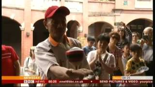 Nifty little trick - spinning tops (Taiwan) - BBC News - 10th May 2016