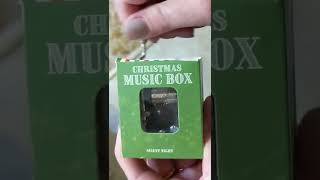 Merry Christmas. Found this Christmas Music Box at Mel&#39;s Nanna&#39;s place. It&#39;s glorious.