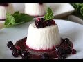 Panna cotta con salsa de frutos rojos