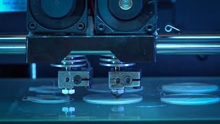 金属部品やフルカラー模型も　３Ｄプリンター