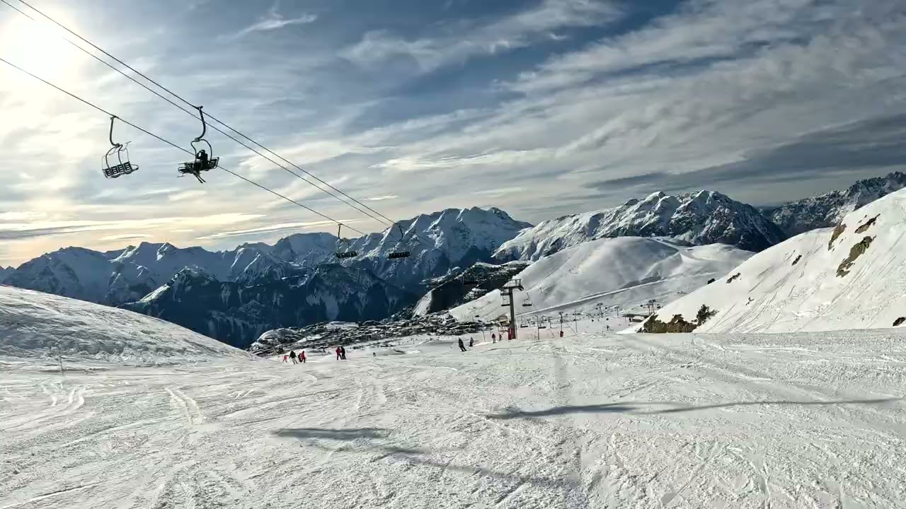 Alpe D'Huez: The fabulous Couloir, a very good Blue run 2608 to