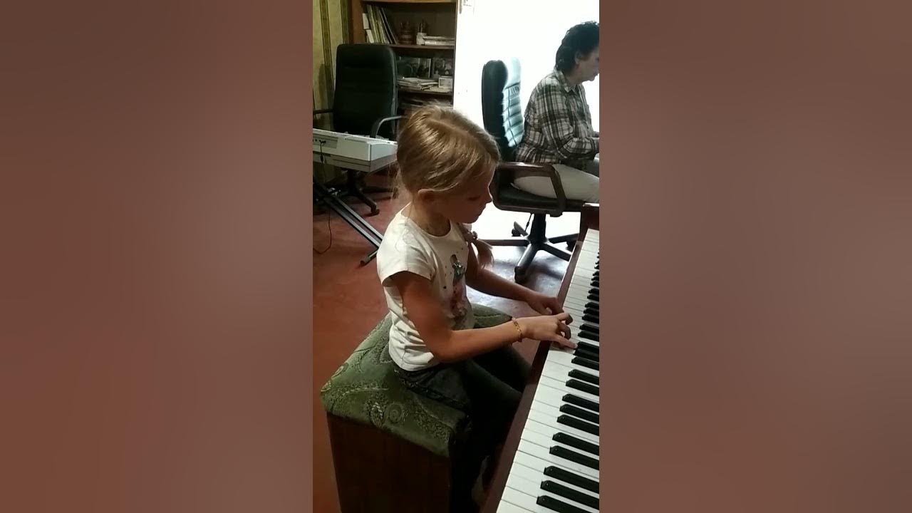 Первые уроки Николь - YouTube