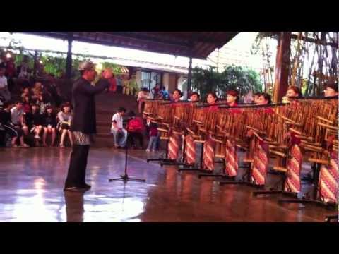 Bohemian Rhapsody At Saung Angklung Udjo Indonesia.MOV