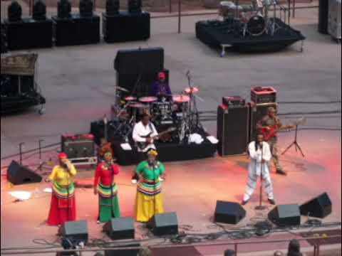 Lucky Dube - Shut Up [Live]