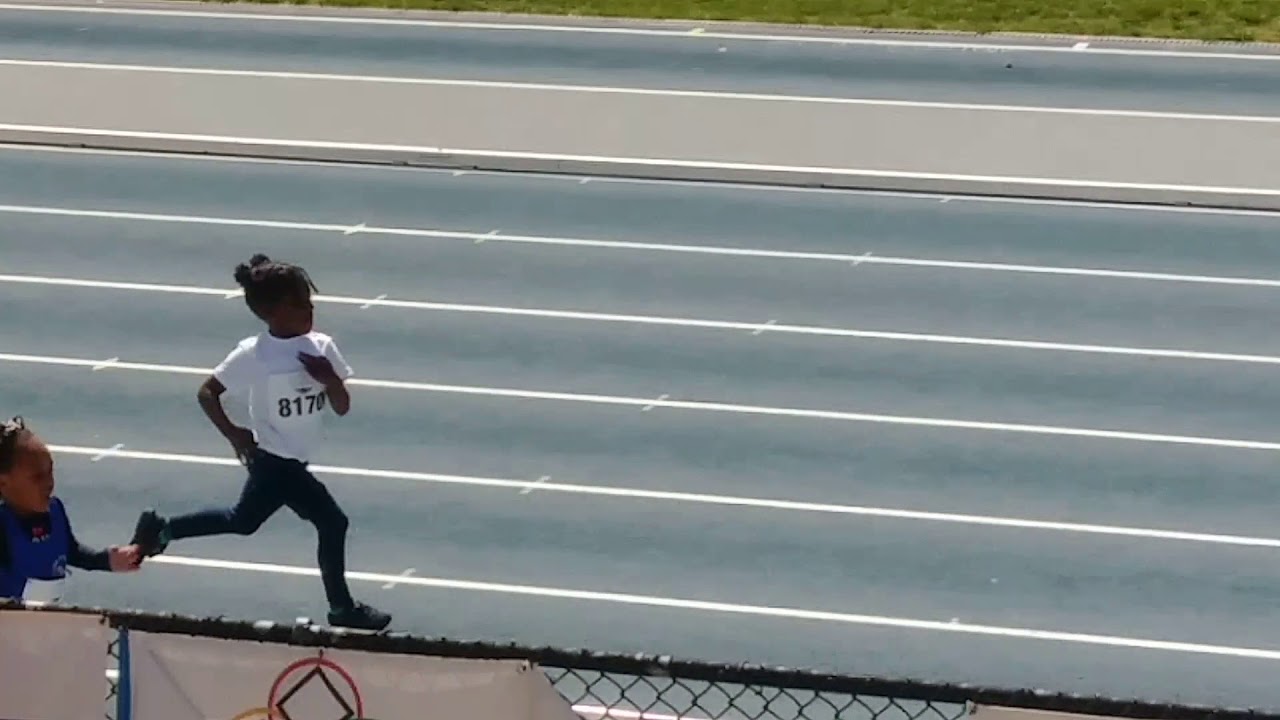 Heavyn running 100 meter dash last race of 2018 - YouTube
