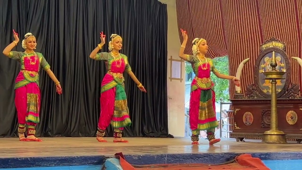 Murugan Shabdam by Harini @Guruvayoor temple