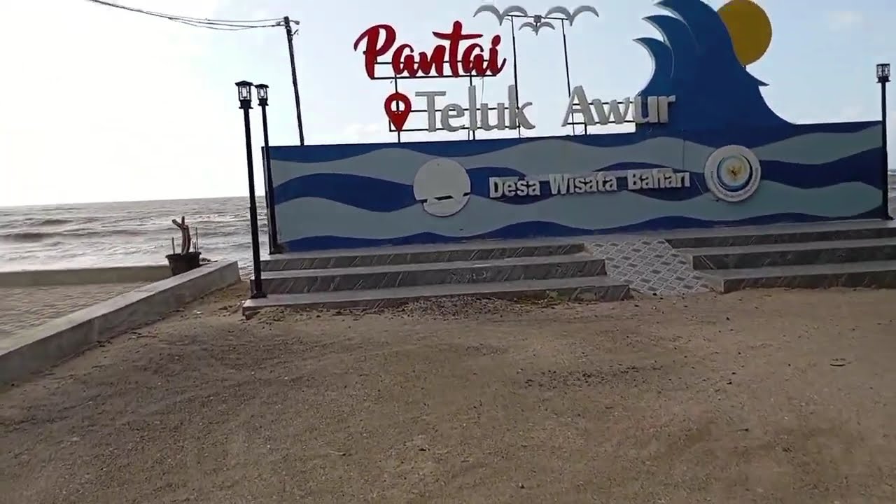 Jalan menuju Pantai Teluk Awur