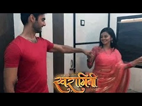 Swara & Sanskaar Cosy & Romantic Dance Scene | Swaragini (स्वरागिनी) | 31st March 2016