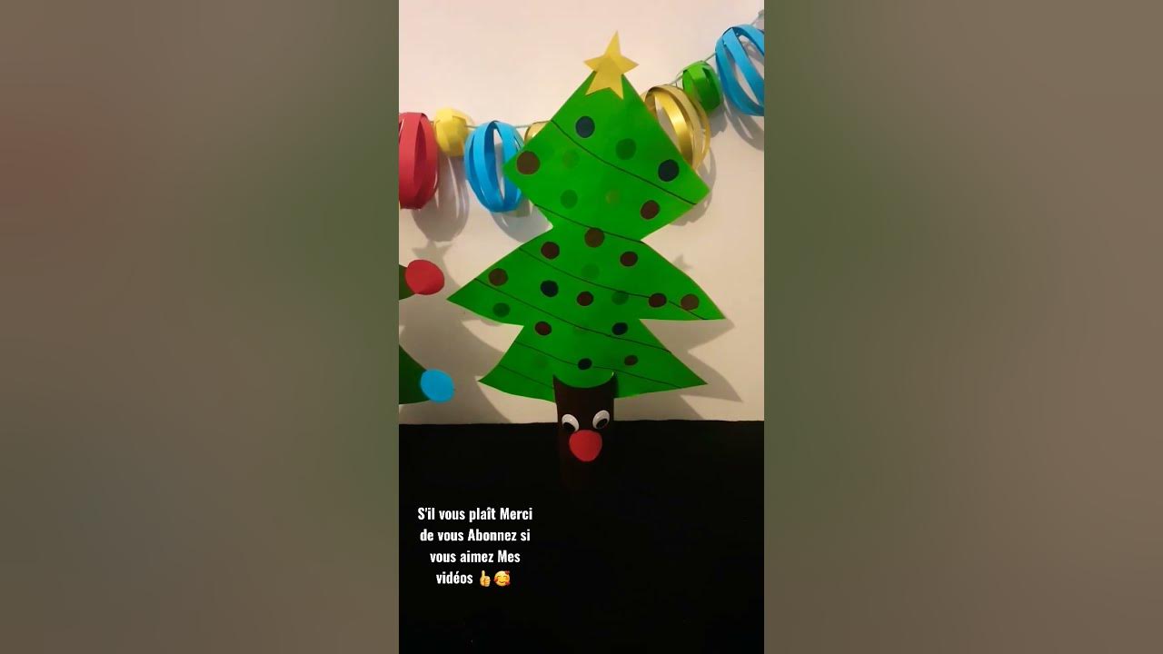 Sapin festif avec un rouleau de papier toilette 