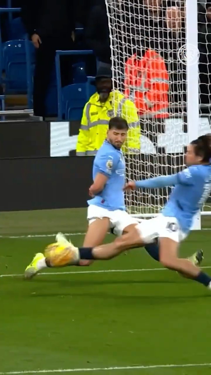 Jack Grealish AMAZING tackle ?? #mancity #football #shorts #shortsvideo #skills #shortsfeed