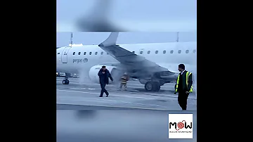 Тушение возгорания двигателя у самолета Embraer, авиакомпании Pegas Fly в Хабаровском аэропо