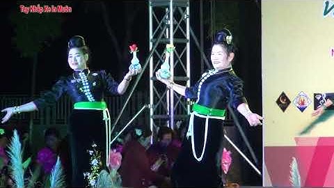 Múa Mời Rượu Rất Hay Khiến Khán Giả Phải Đưa Rượu Lên Sân Khấu Của Đoàn Thuận Châu, Sơn.