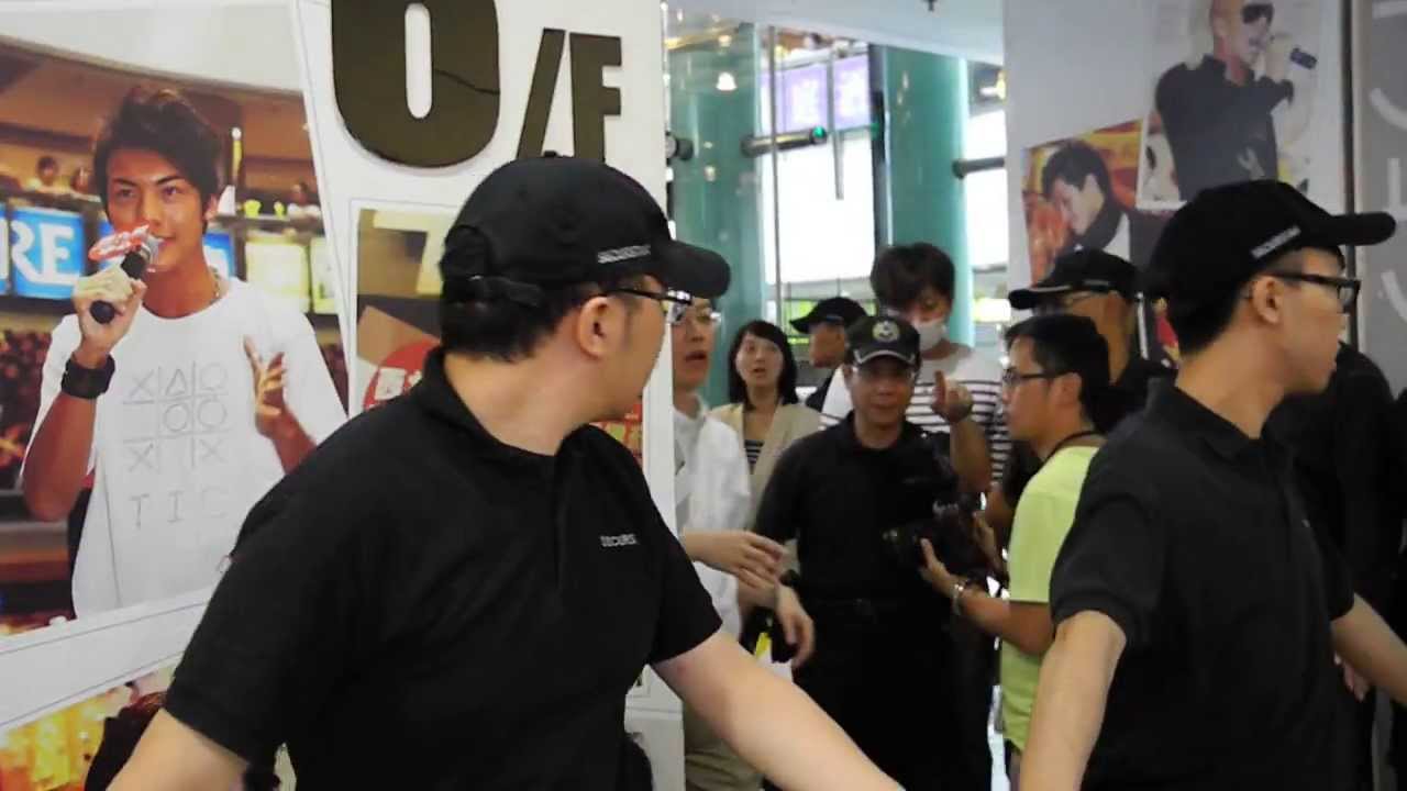 13 10 01 Akb48 香港握手会渡辺麻友握手會結束後去官店 Youtube