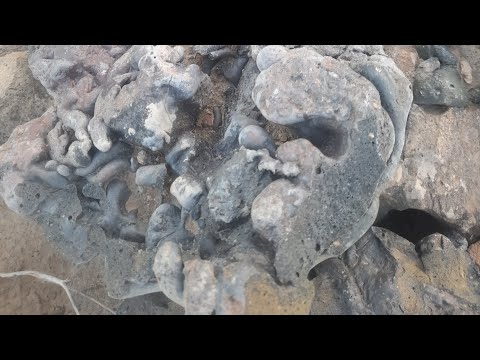 شاهدو للنهاية مصدر صخور غريبة تابع للنهاية فيدو يمزج تاريخ وطبيعة