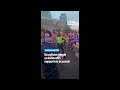 Mondial 2026 : des supporters écossais font jongler un policier de Boston