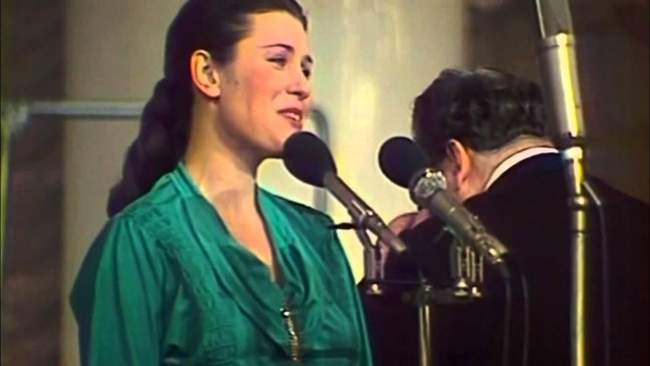 Любовь толкунова солистка демо. Толкунова молодая. Толкунова а годы летят. Толкунова а годы летят. Любовь толкунова солистка демо.