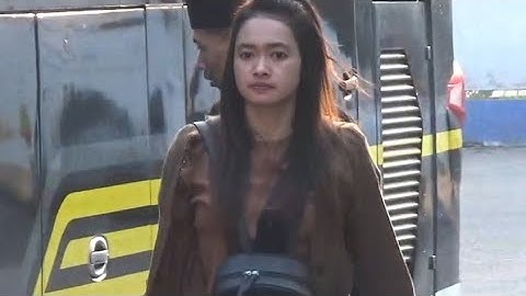 Penumpang Cantik Bus TUNAS MUDA Terminal Maospati Magetan | sudiro tungga jaya