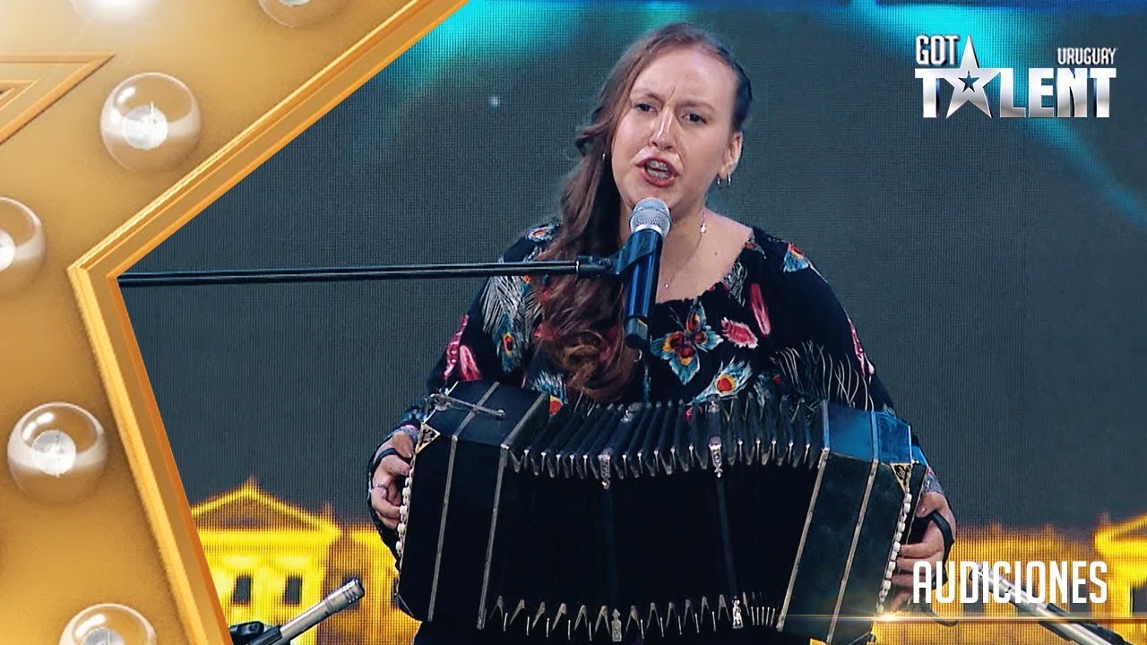 SANDRA nos deleitó con un TANGO y su bandoneón