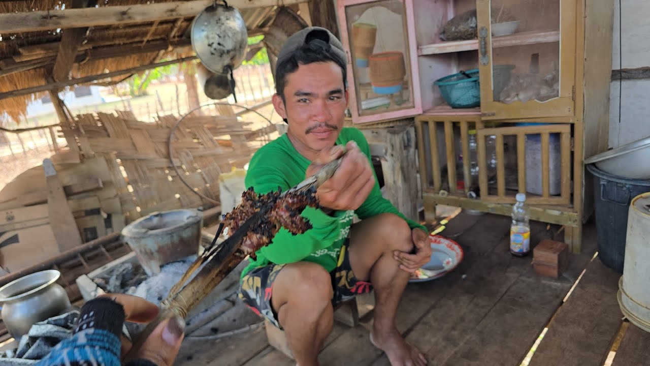 ฟังผัวอี่เว้าไปแต่มื้อคืนทันกับเฮือนตอนนี้!!แย่ไข่มดแดงทังขายทังแลกมันว่า