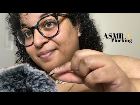 ASMR ~ Plucking the mic ~ mouth sounds, whispers, repetition