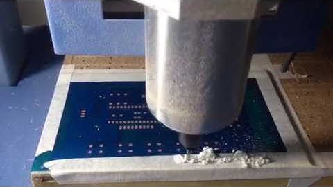 CẮT MẠCH IN BẰNG MÁY CNC