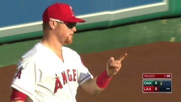 OAK@LAA: Calhoun makes a leaping catch in right