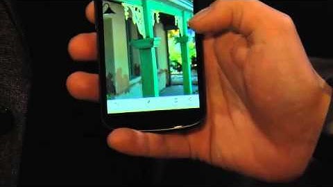 Ubuntu demos mobile OS