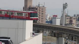 大阪モノレール 大阪空港駅到着シーン