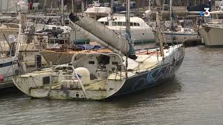 L'ancien bateau de Christophe Auguin, vainqueur du VendéeGlobe, abandonné dans le port de Cherbourg