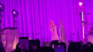 Hayley williams - love me different live