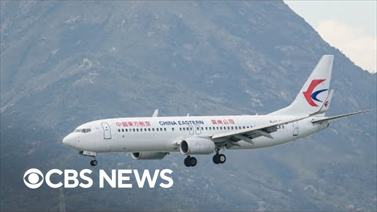 Plane carrying 132 people crashes in China - YouTube