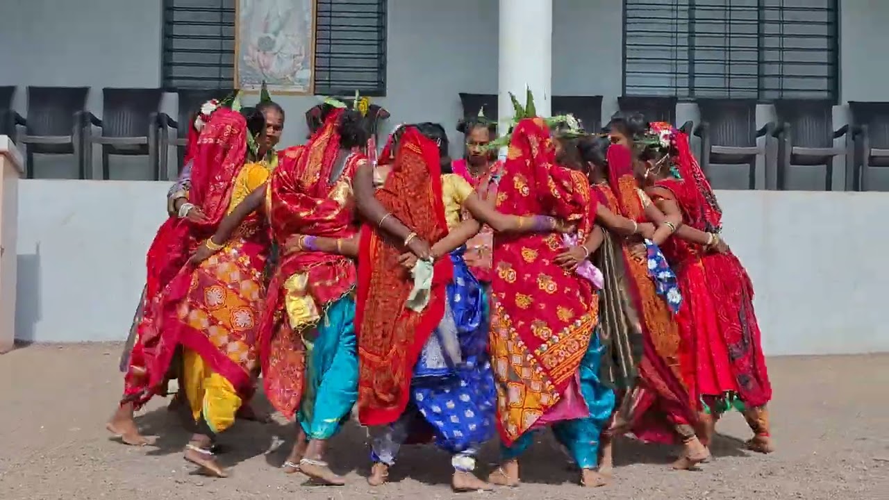 अनुदानित प्राथमिक माध्यमिक आश्रमशाळा पठावे दिगर येथे आदिवासी दिन उत्साहात साजरा