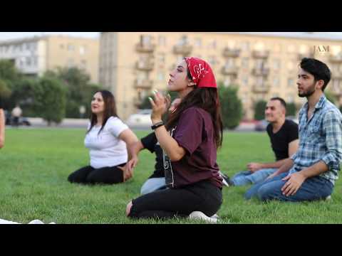 არაჩვეულებრივი ფრენბურთი ბაქოში - დაჯექი და ითამაშე