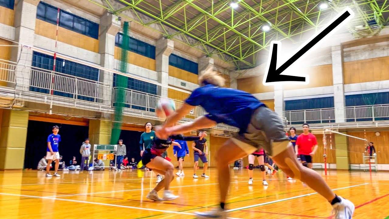 (Волейбольный матч) Отличные раскопки обеих команд.