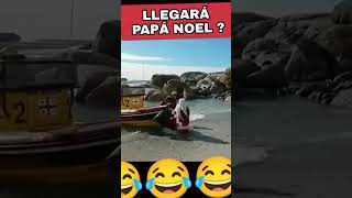 Papai Noel chegando para fazer entrega dos presentes e leva um tombo na chegada. #shorts