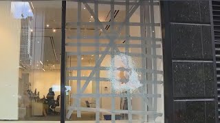 3 men rob NYC auction house
