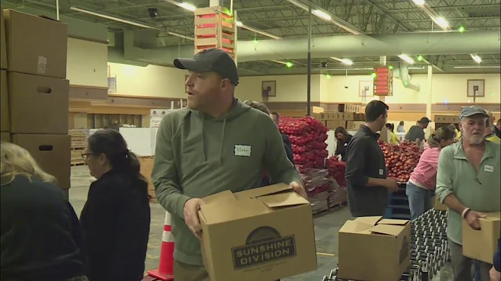 Portland volunteers step up to fill 5K holiday food boxes for families