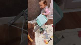 Sezgi Özün Sandalyeye Oturmayı Öğreniyor Özün