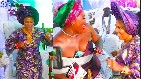 See The Ooni Of Ife’s Reaction When His Two Wives Dance For Him On His Wedding Day.